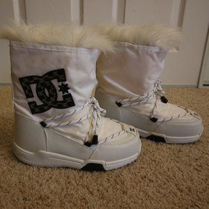 DC Snow Boots Size 7